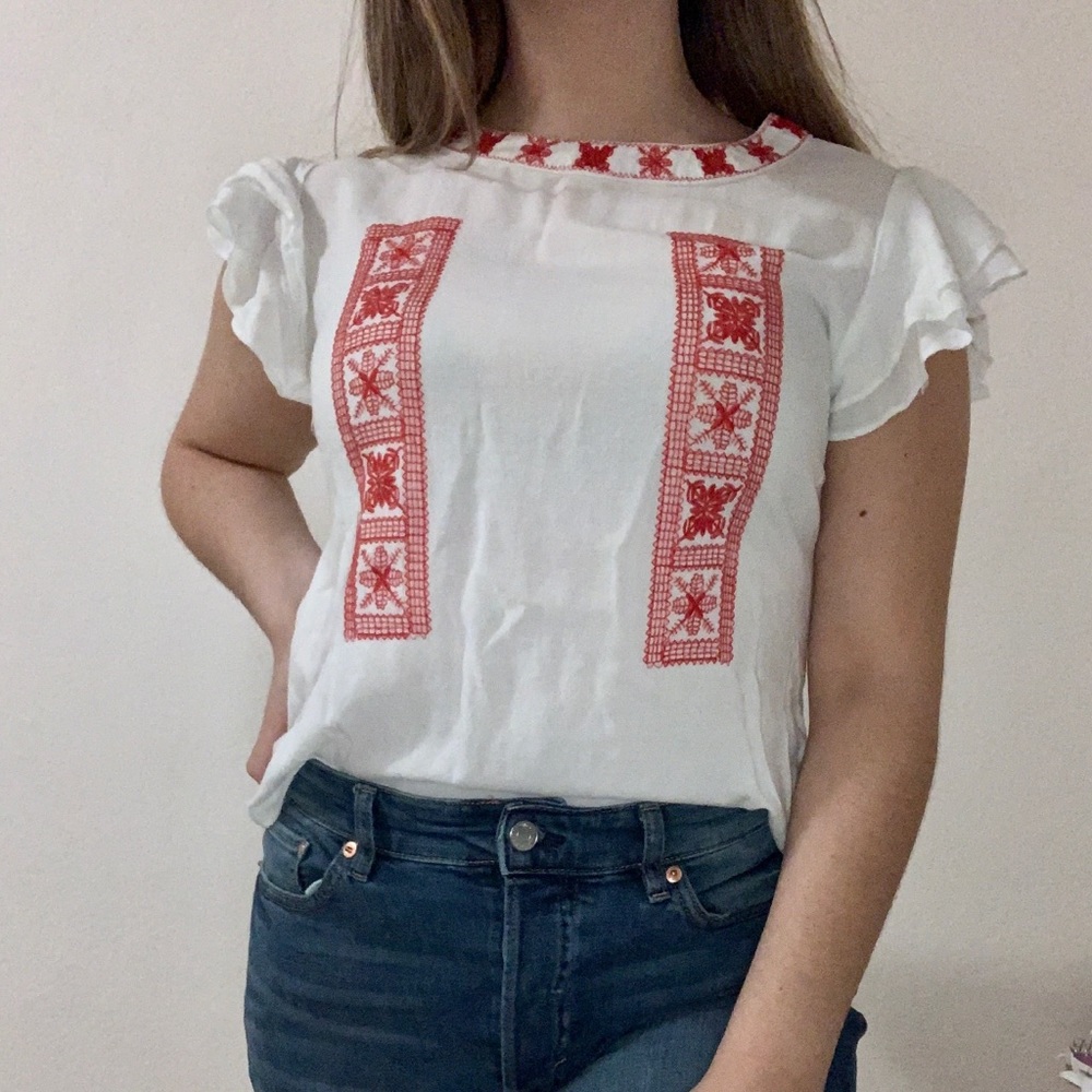 Loose and thin material top